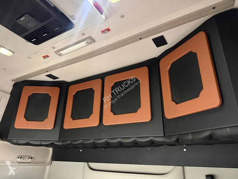 Trekker DAF XF  4X2 - MANUAL GEAR + TIPPER...