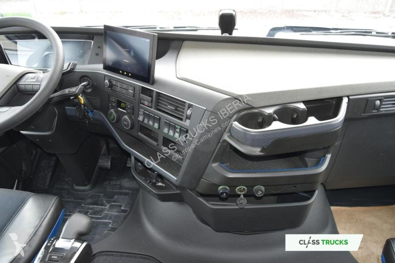 جرار Volvo 500 Globetrotter XL I-ParkCool...