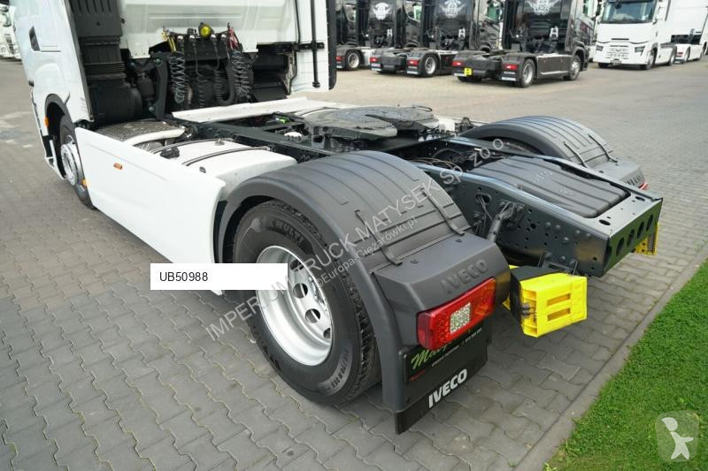 Влекач Iveco / 490