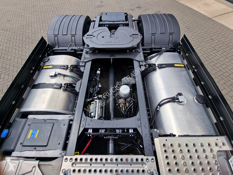 Traktor Volvo 13500 Aero Globetrotter XL 4x2 -...