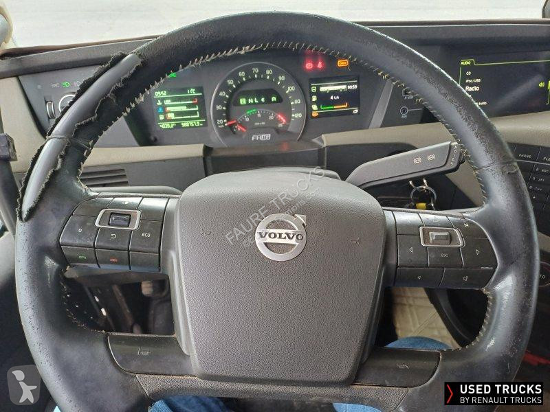 جرار Volvo