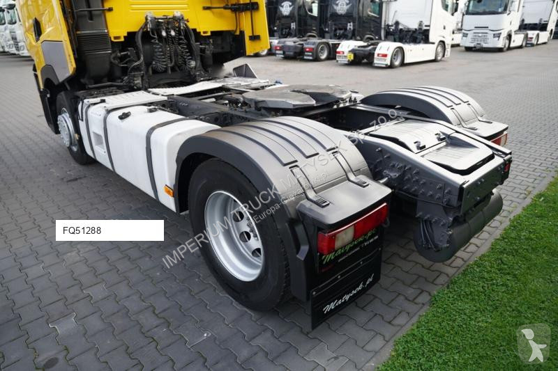 Влекач Renault T 440