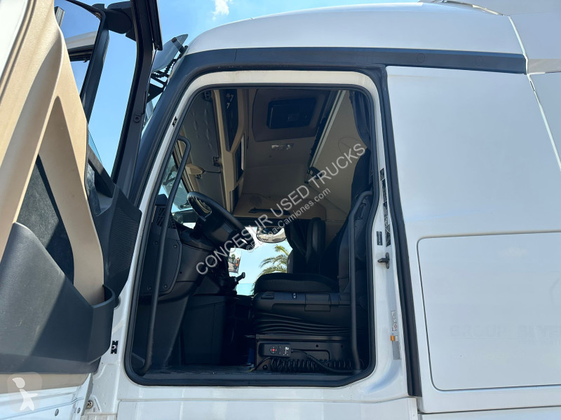 Tracteur Mercedes  1845 LS