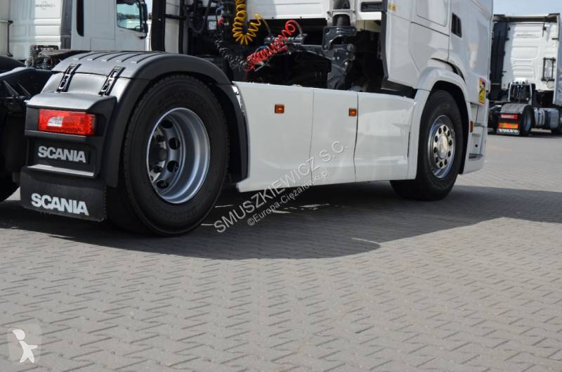 Влекач Scania