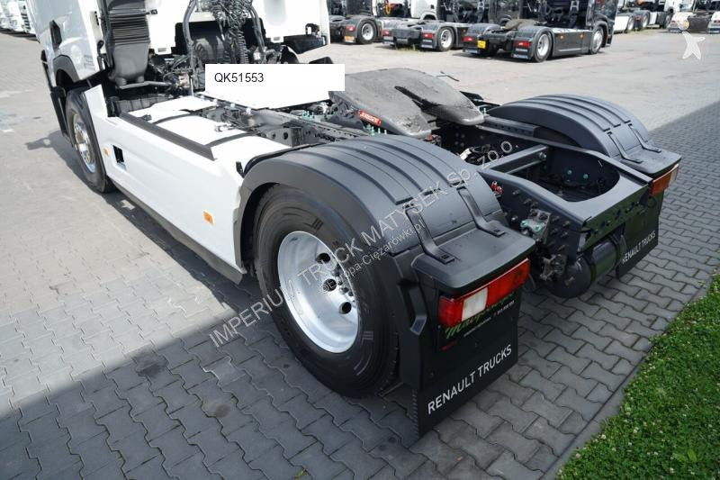 Влекач Renault T 520