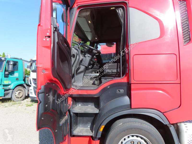 جرار Iveco S-Way 570 Intarder FZ.231