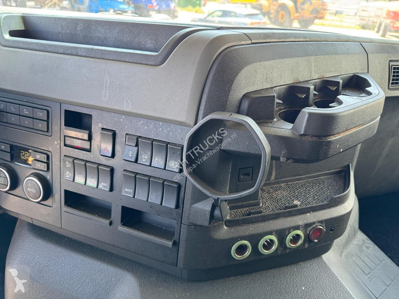 جرار Volvo 380 4X2 EURO 6
