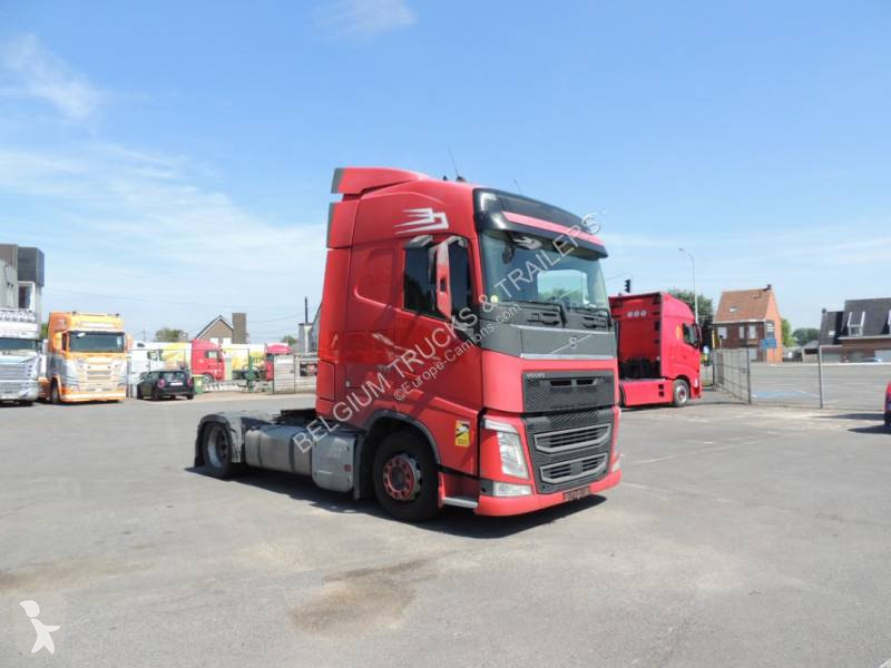 جرار Volvo