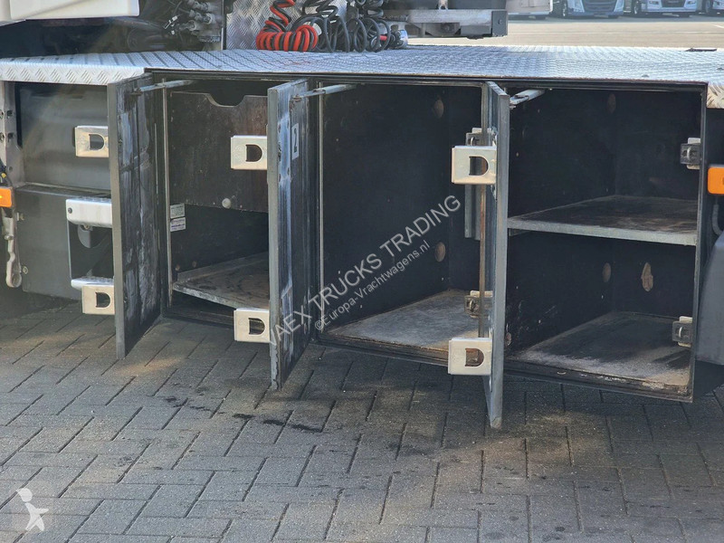 جرار Volvo 13500 Globetrotter XL 4x2 - Low deck...