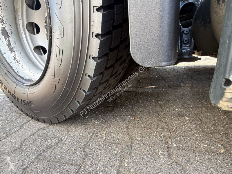 Iveco S460 tractor unit