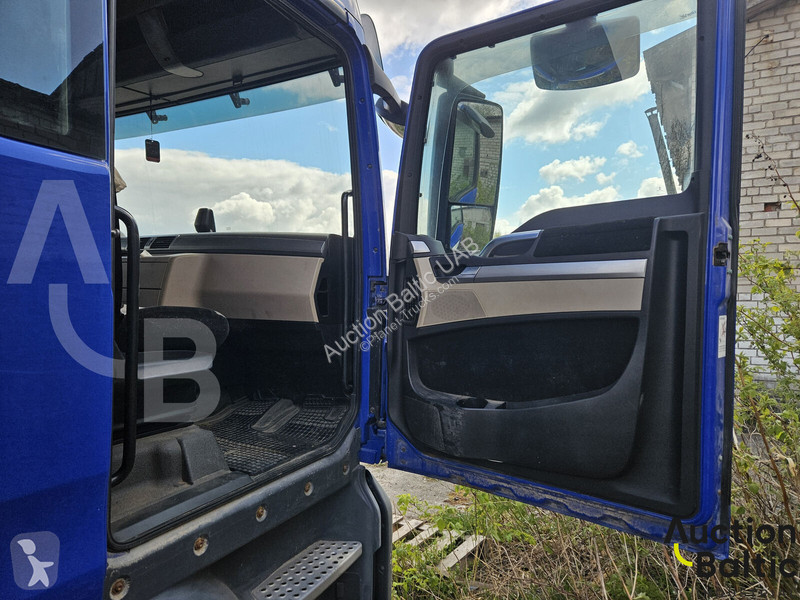 Cap tractor MAN 18.460
