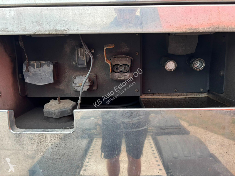 جرار Volvo 750 10x4 GCW 185 ton / GLOBE XL /...