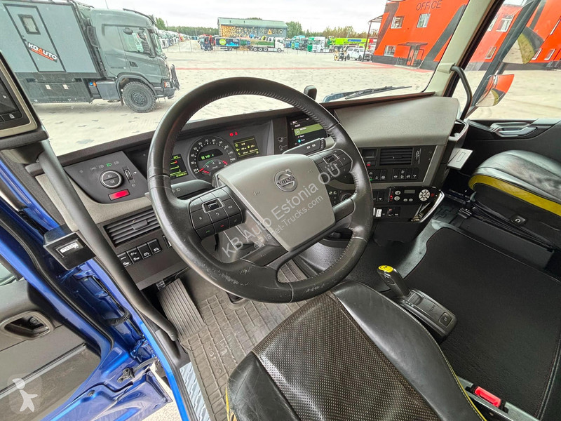 جرار Volvo 750 8x4 GCW 185 ton / GLOBE XL /...