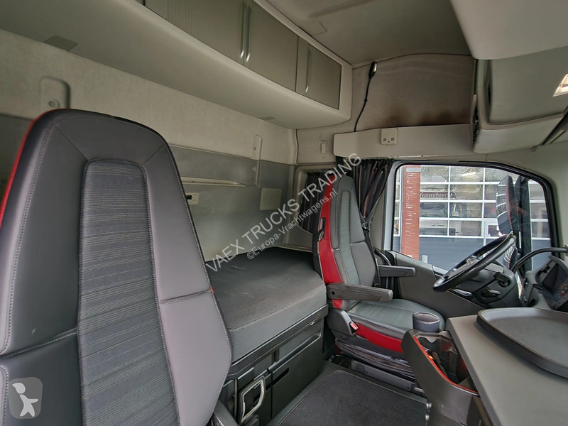 Tahač Volvo 13460 Globetrotter 6x2/4 - Full air...