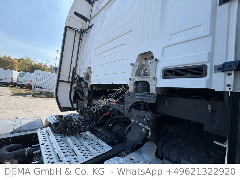 Cabeza tractora Scania...