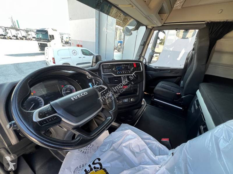 Tahač Iveco 490