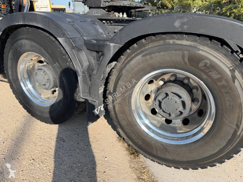 Cabeza tractora Volvo 750