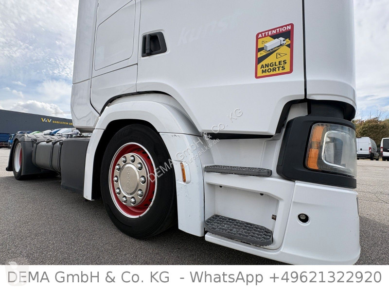 Cabeza tractora Scania...