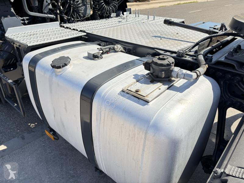 Cabeza tractora Mercedes 1843