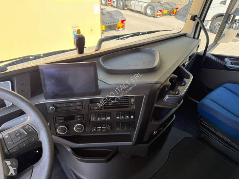 Tahač Volvo 500