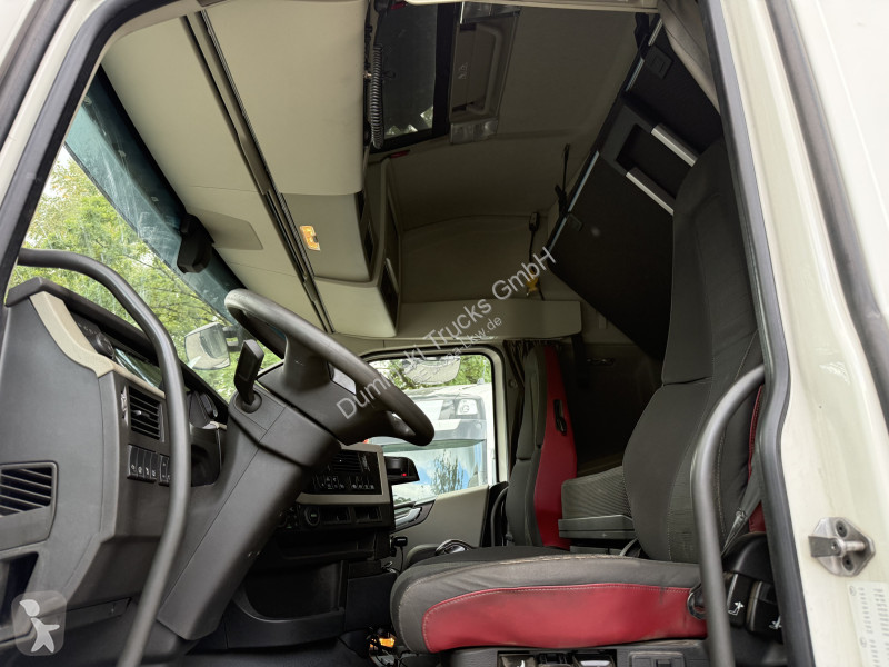 Nyergesvontató Volvo FH460 6X2 Kran HMF 2620...