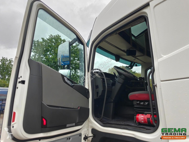 Cap tractor Volvo FH 460 4x2 GlobeTrotter XL...