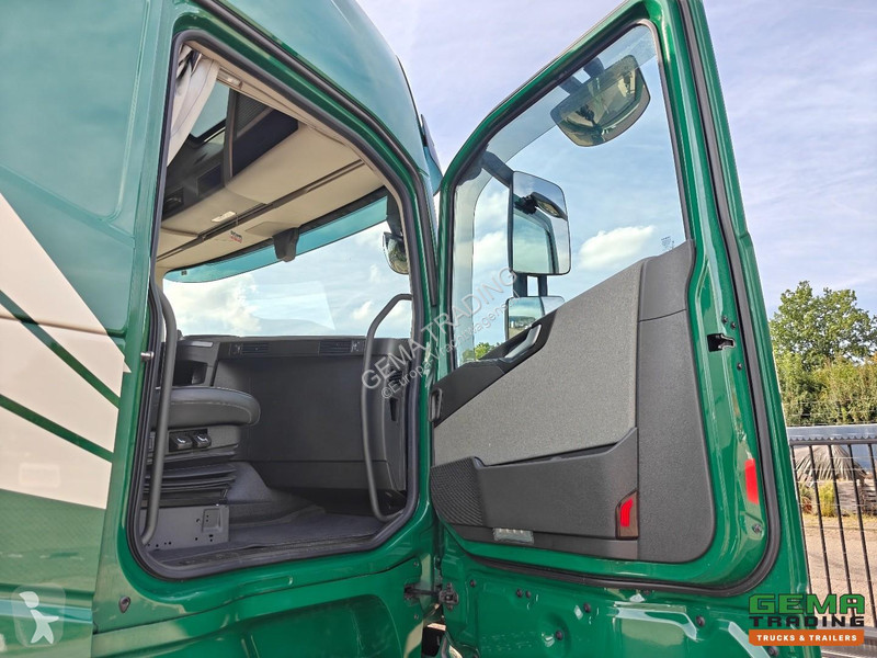 Cap tractor Volvo 460 6x2/4 GlobeTrotter Euro...