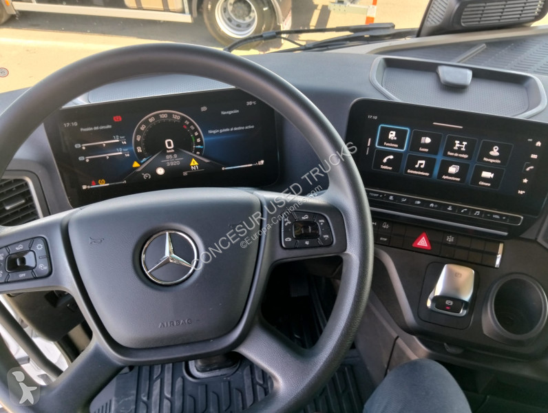 Тягач Mercedes  1851LS