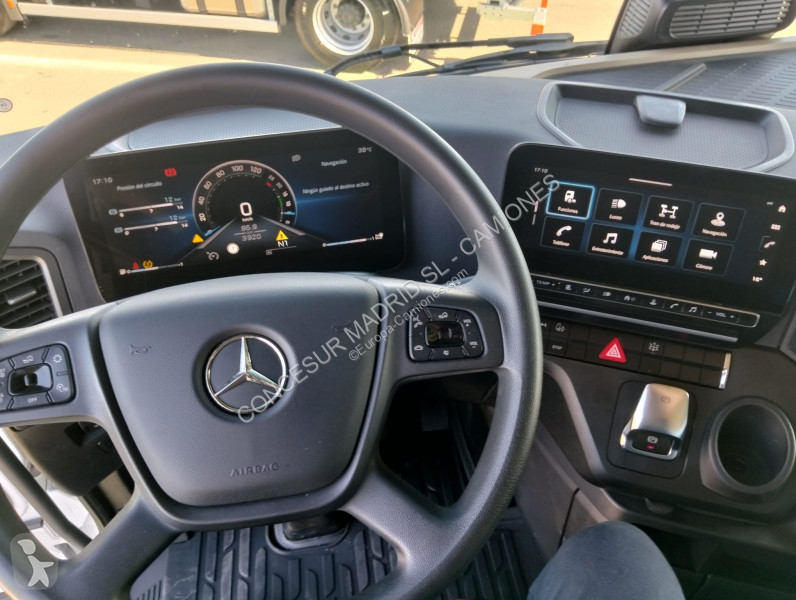 Тягач Mercedes  1851LS