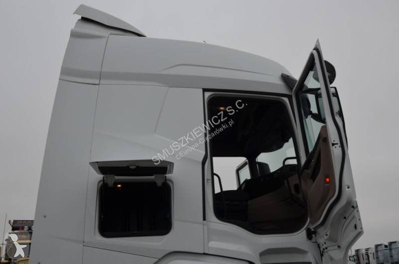 Cap tractor DAF 480