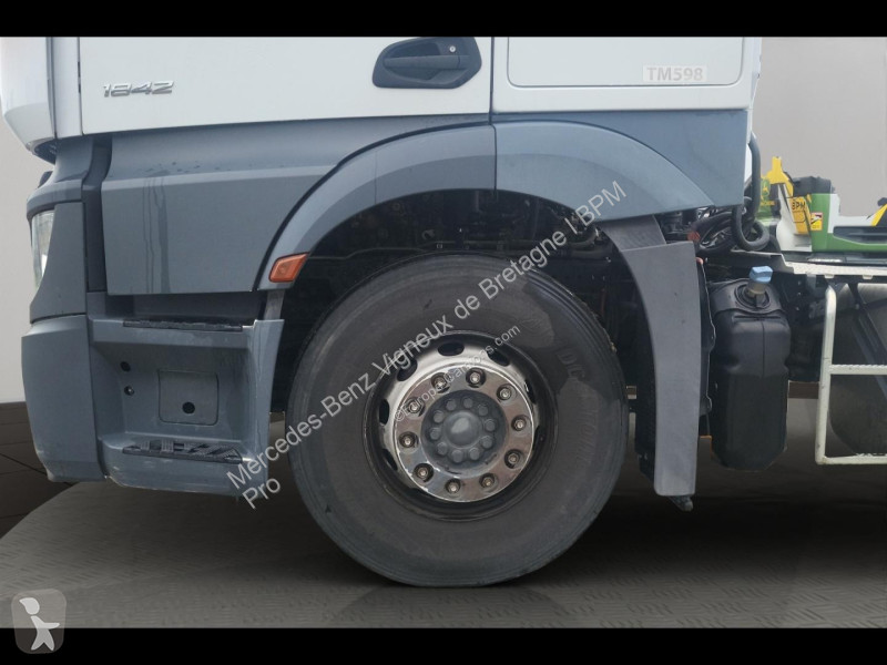 Mercedes II 1842 StreamSpace 2.3m 6 tractor unit