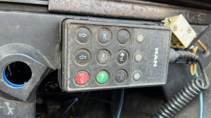 MAN (6 CYLINDER) tractor unit