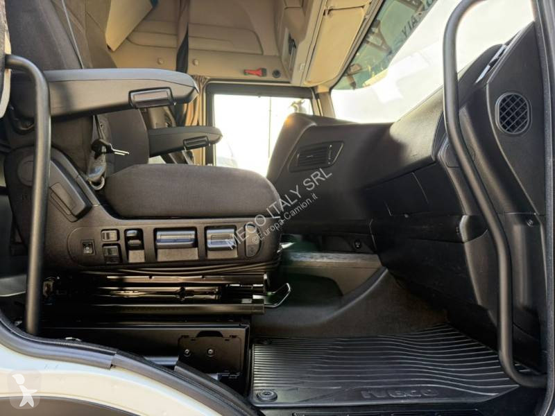 Iveco 490 tractor unit