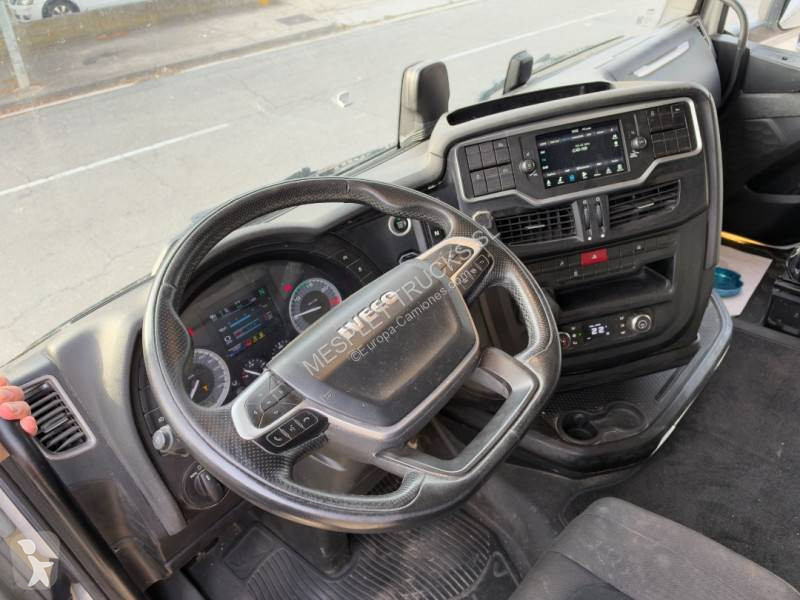 Iveco 490 tractor unit