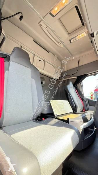 Renault 520 T4X2 E6 tractor unit