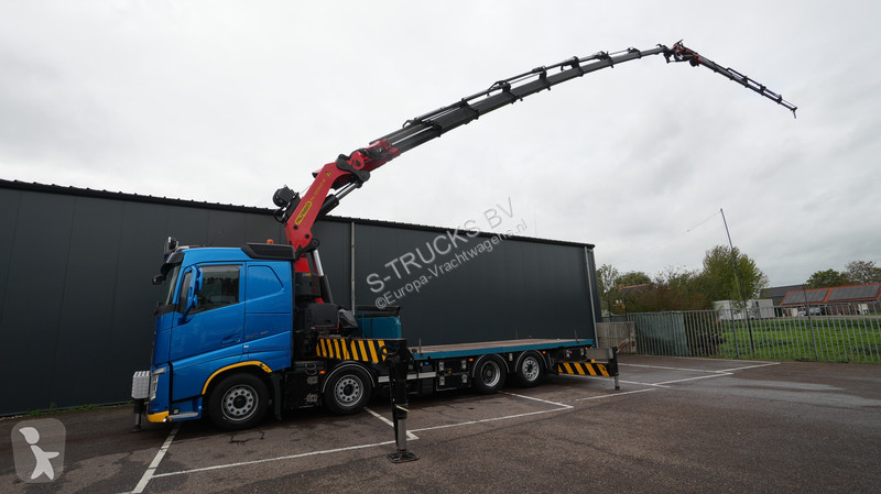 Tahač Volvo 8x2 flatbed truck with Palfinger PK...