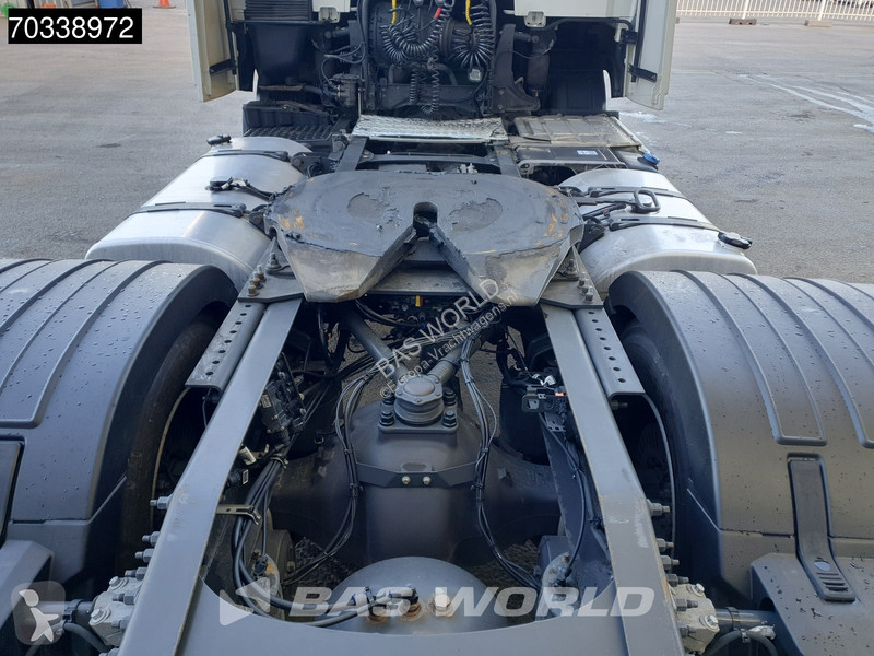 Tahač Volvo 500 4X2 XL 2x Tanks ACC