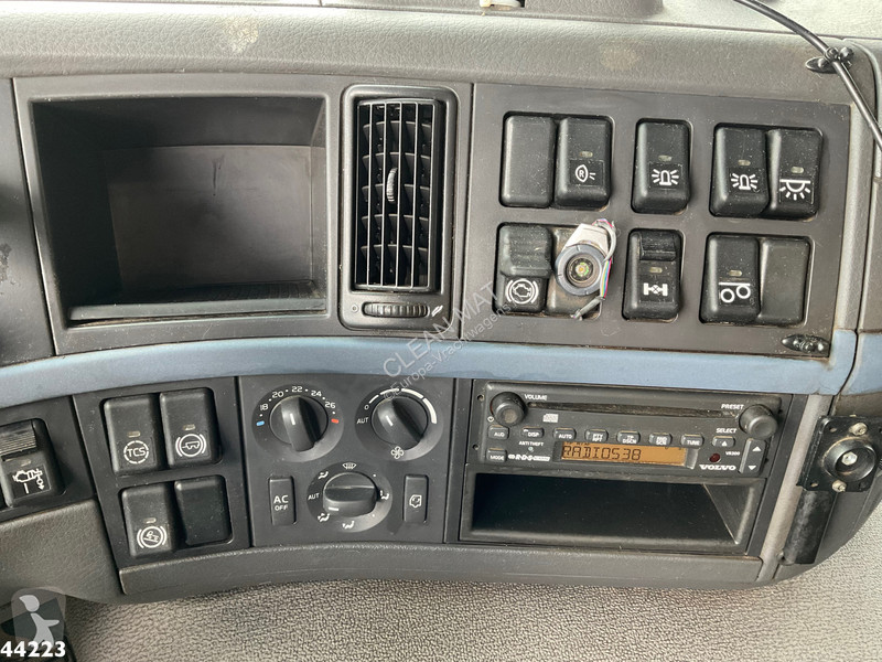 Tractor Volvo FM 340 HMF 12 Tonmeter laadkraan