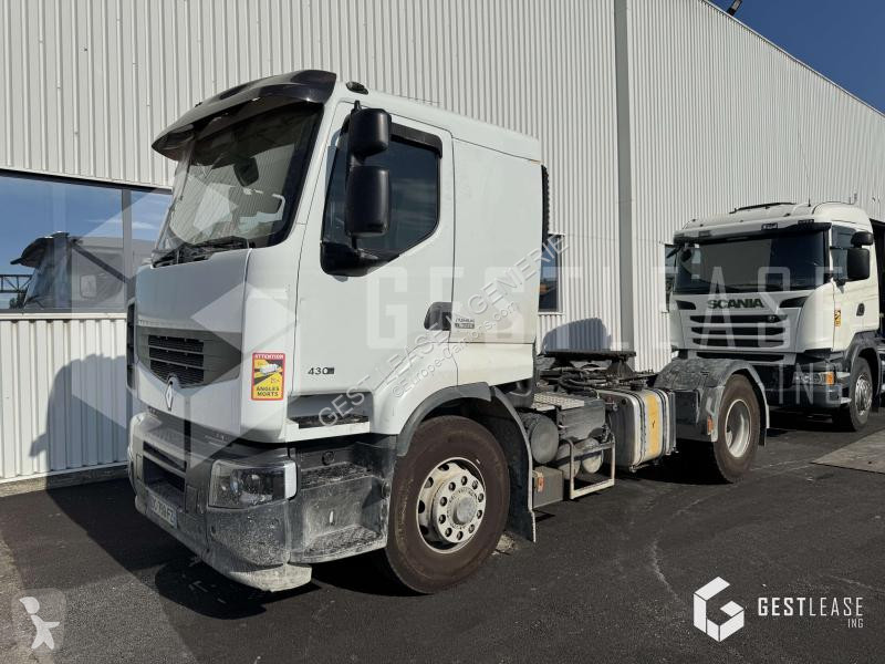 Traktor Scania 490