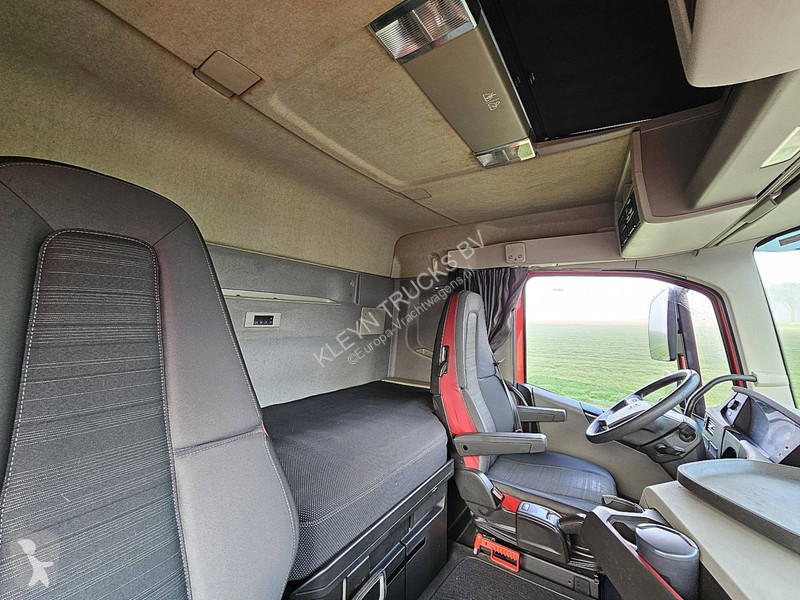 Traktor Volvo 420 LOWROOF VEB+
