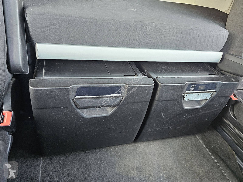 Trekker Iveco AS440S48 NAVI FRIDGE SKIRTS