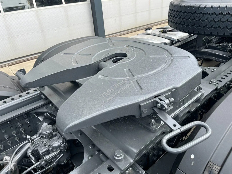 Tahač Mercedes 3348 S 6x4 Tractor Head