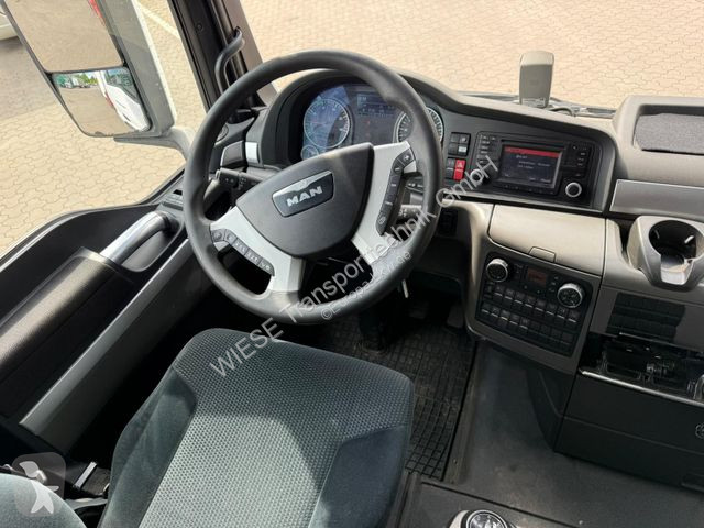 Tahač MAN TGX 6x2 mit HMF 3000-5 Kran TÜV NEU