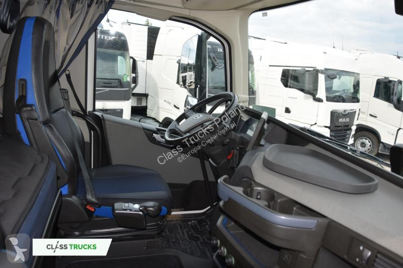 Tahač Volvo FH  Globetrotter XL i-Save Side Skirts