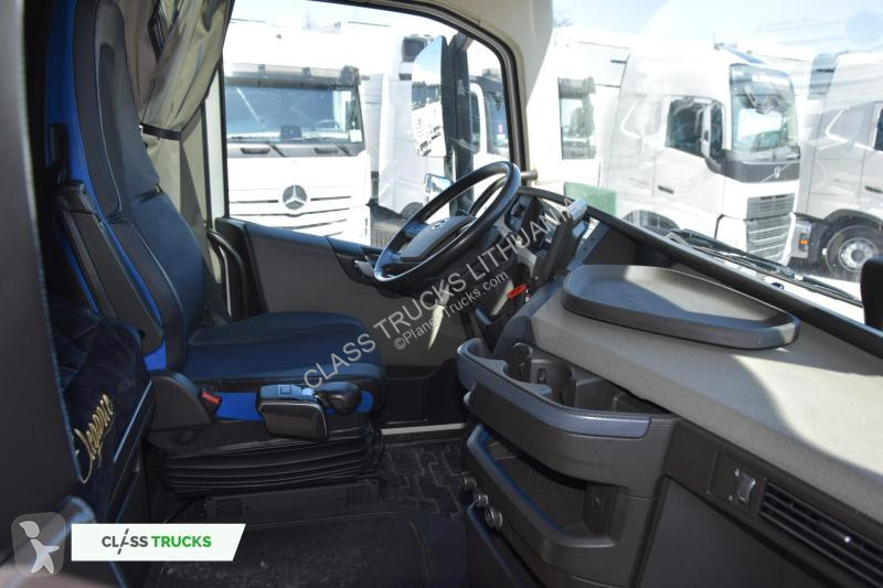 Traktor Volvo 500 Globetrotter XL Varios