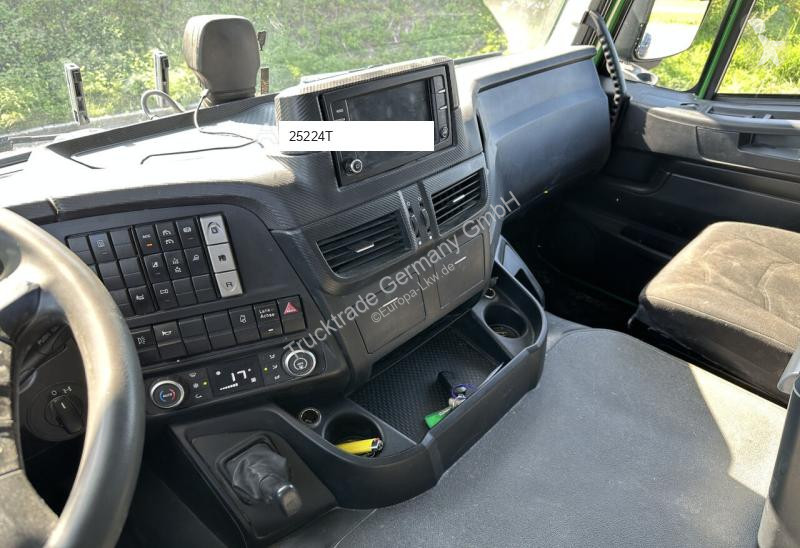 Trekker Iveco AT 440