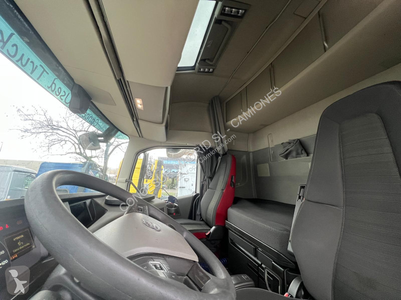 Tahač Volvo  500