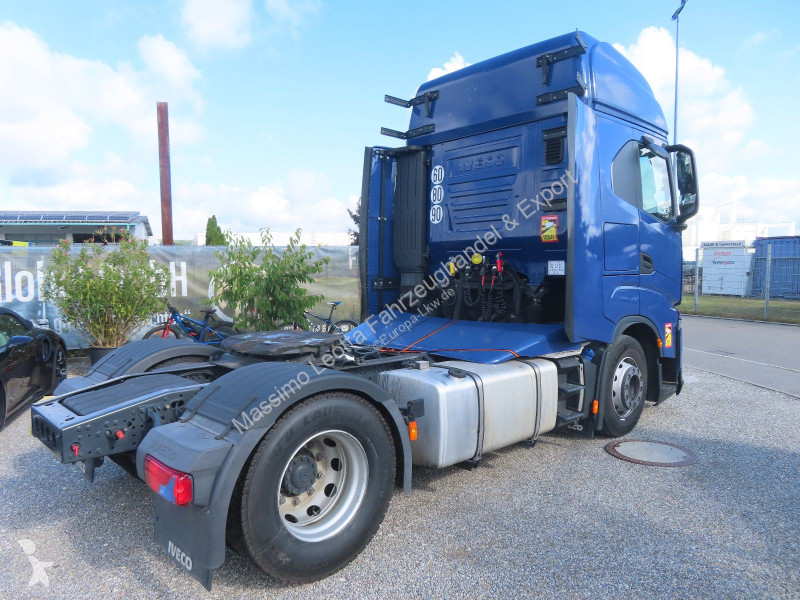 جرار Iveco S-Way 480 Intarder FZ.21