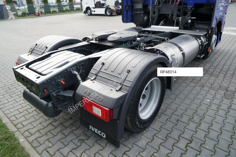 Влекач Iveco 460