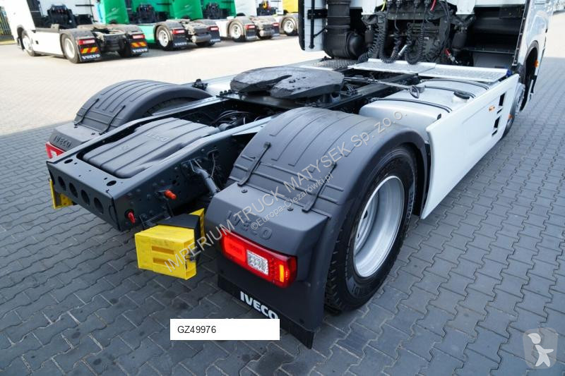 Влекач Iveco 490